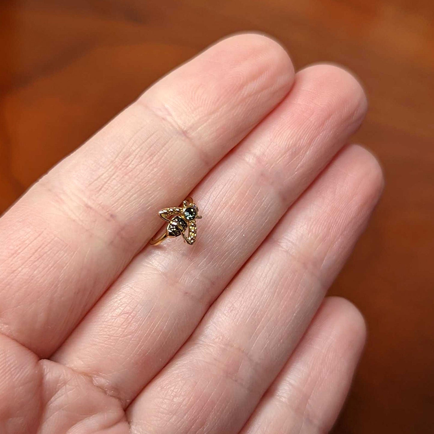 20G 5/16 Black Gem Gold Tone Angular Bee Nose Hoop