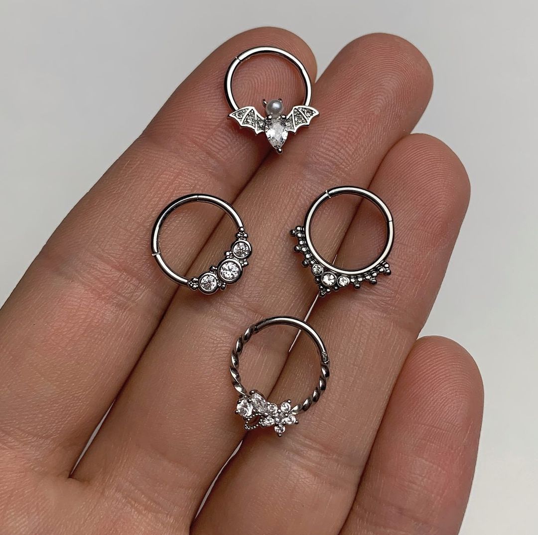 16G 3/8 Clear Gem Star Twisted Hinged Segment Ring