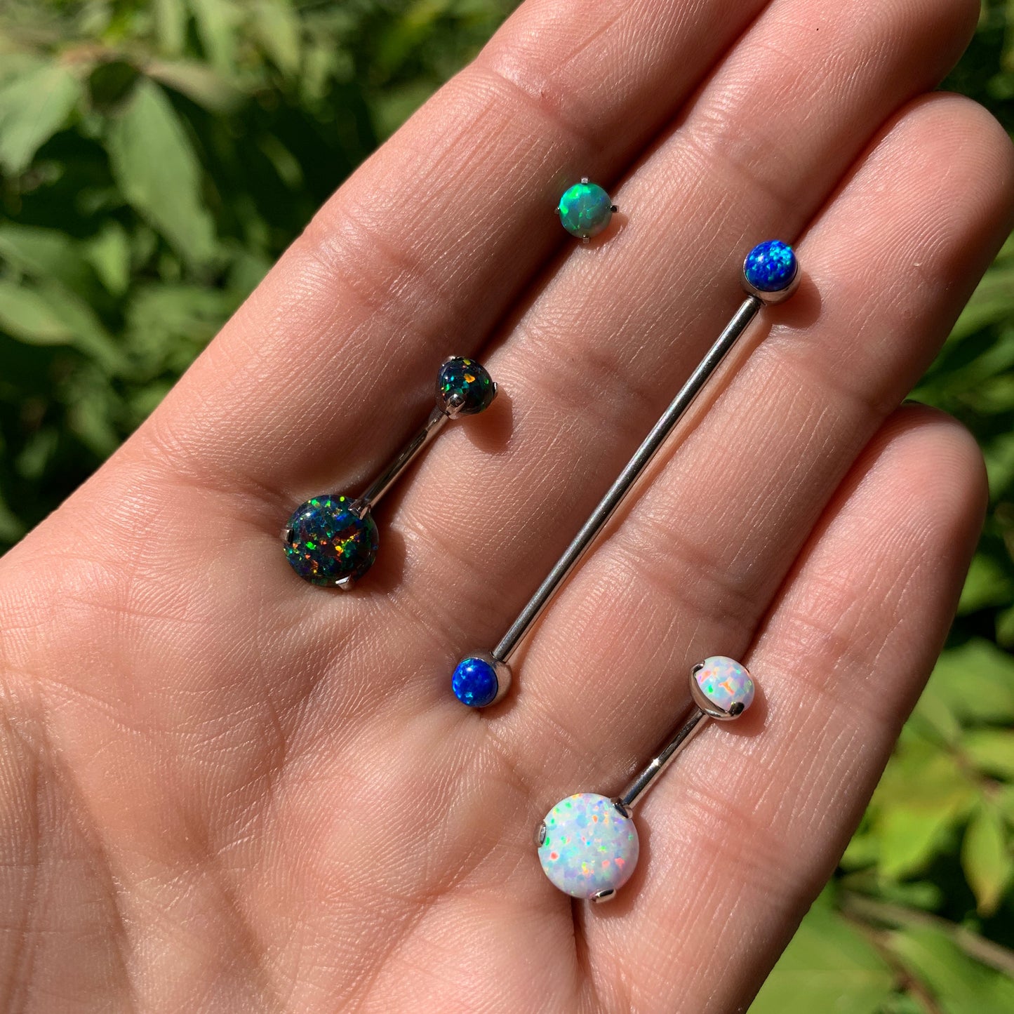 16G 1/4 4mm White Syn Opal G23 Titanium Internal Thread Labret