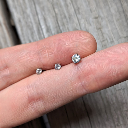 18G 1/4 Clear CZ Gem G23 Titanium 3mm Cartilage Tragus Earring