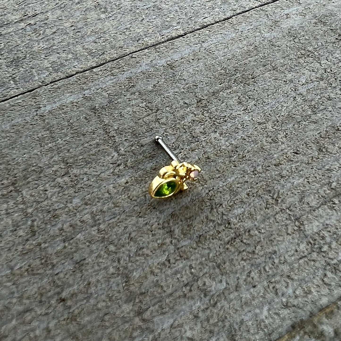 20G 1/4 Green Gem Shades of Spring Golden Nose Bone