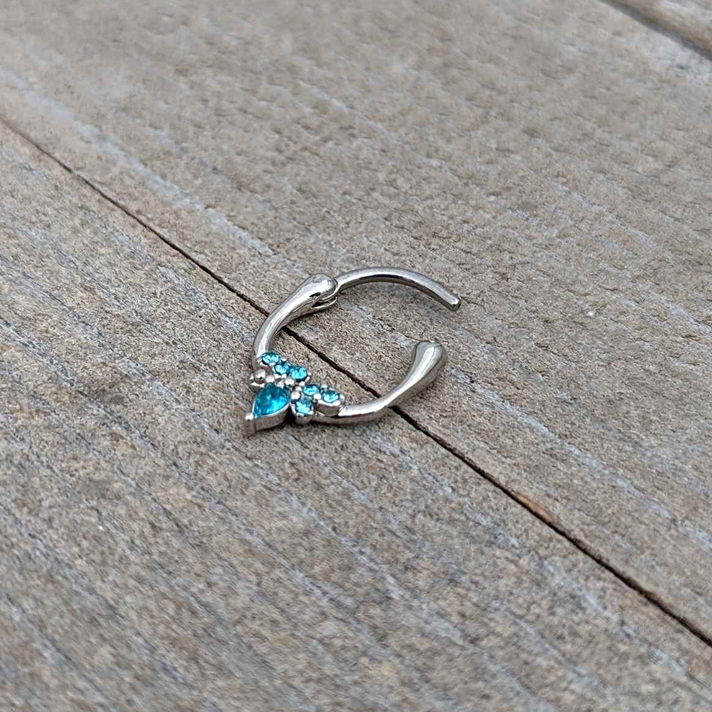 16G 5/16 Blue Gem Bee Glamour Cartilage Clicker