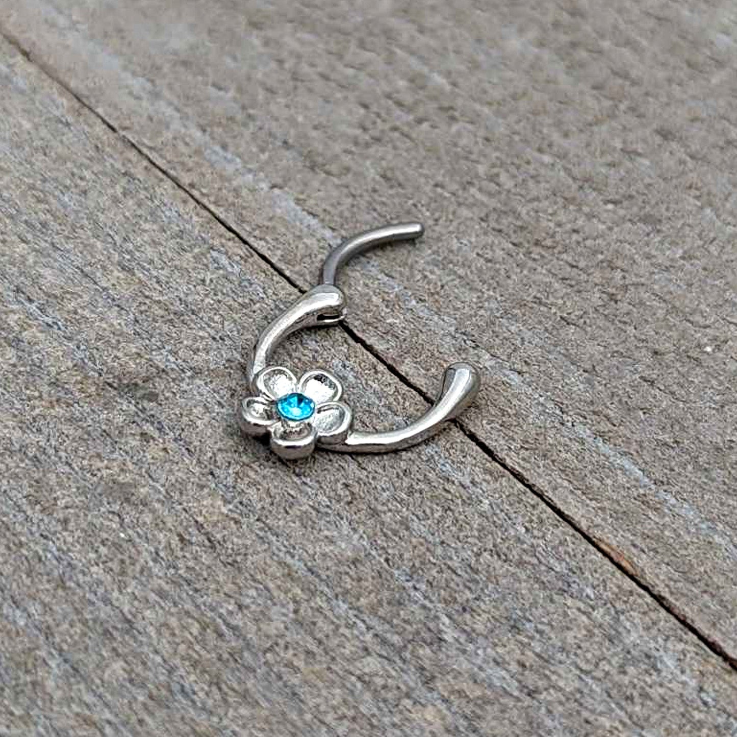 16G 5/16 Blue Gem Sweetheart Flower Cartilage Clicker