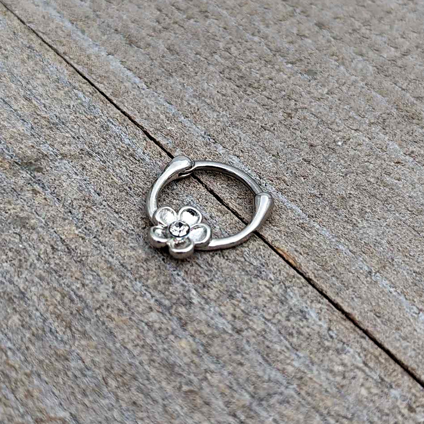 16G 5/16 Clear Gem Sweetheart Flower Cartilage Clicker