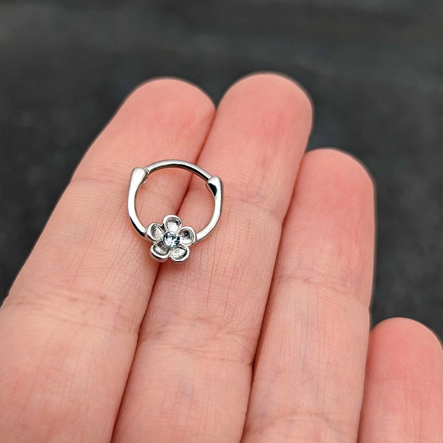 16G 5/16 Clear Gem Sweetheart Flower Cartilage Clicker